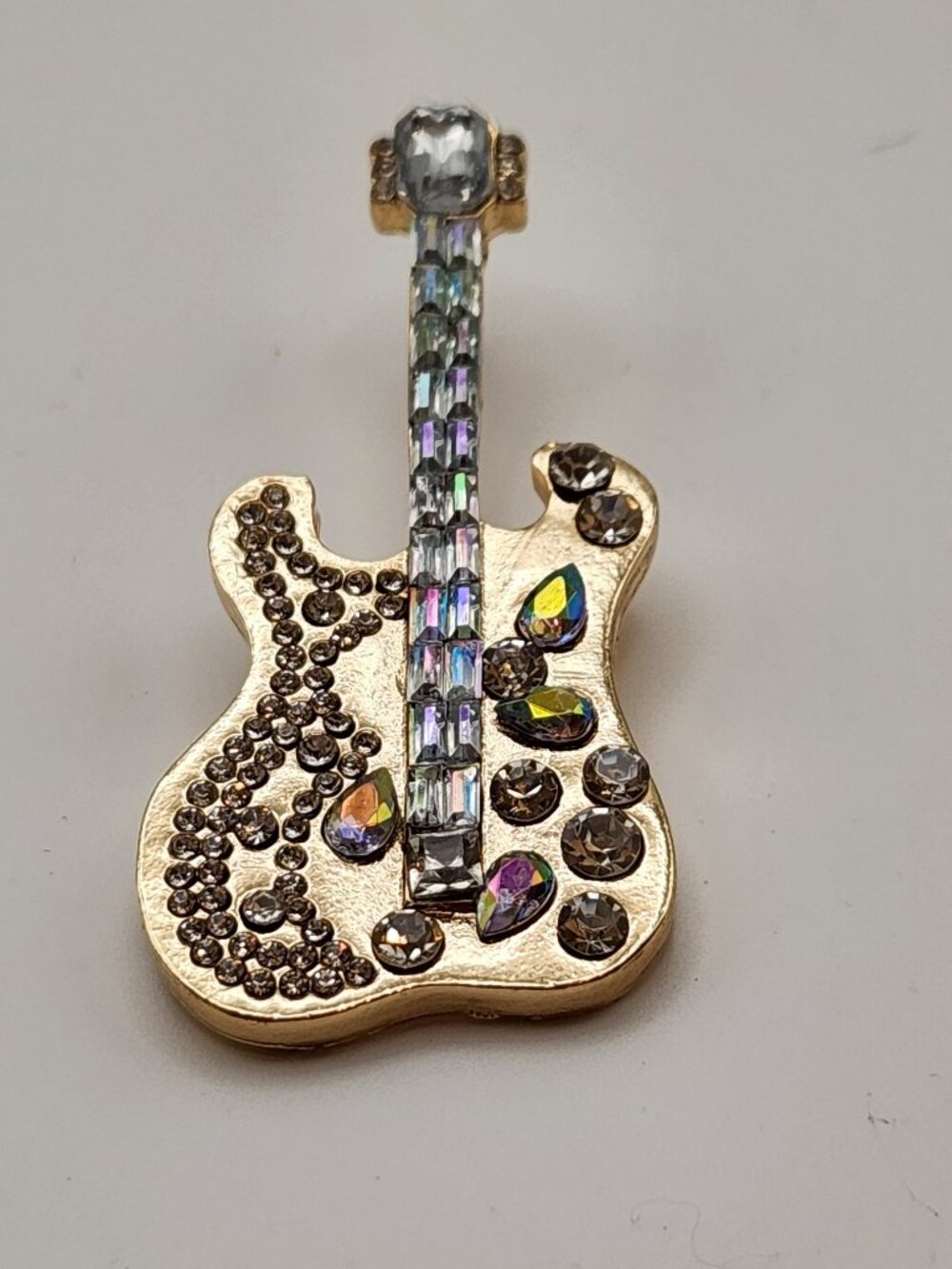 Guitar six string brooch unisex white faux crystal gold tone NIP